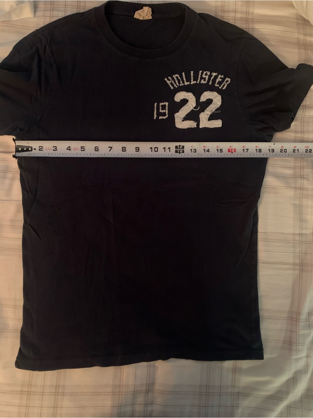 Hollister Brand T Shirt - Picture 6 of 6